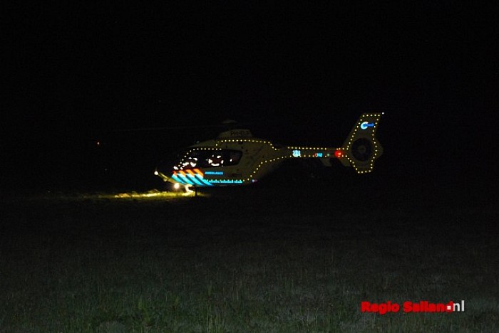 Traumaheli assisteert ambulance te Lemelerveld - Foto: Robin Duteweerd